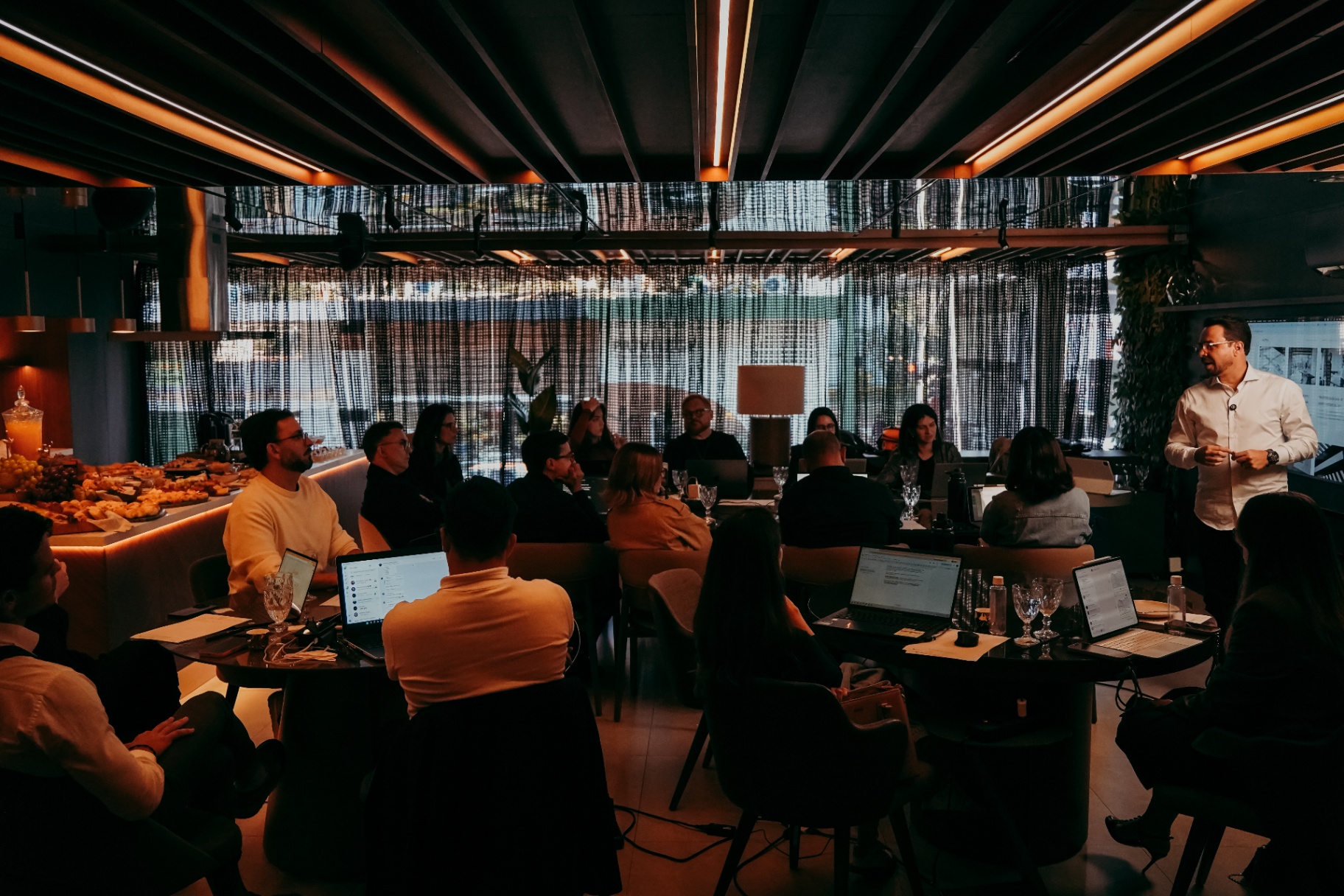 Mesa de trabalho — implementação ao vivo